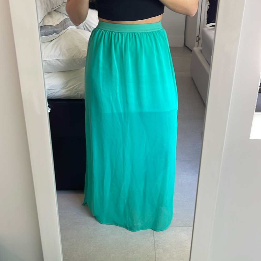 DIVIDED by H&M Women size 4 Green long skirt side slits lined flowy Y2K elastic